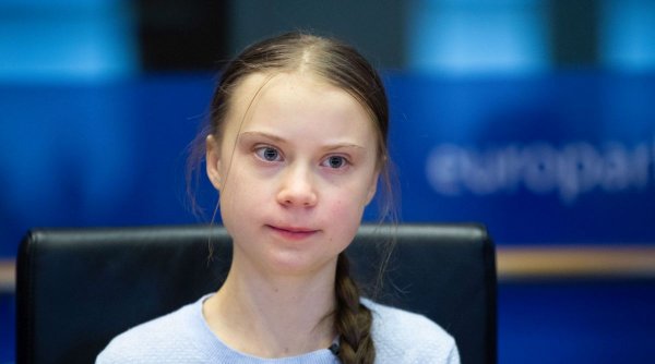 Greta Thunberg și-a bătut joc de discursurile lui Boris Johnson și Emmanuel Macron: 