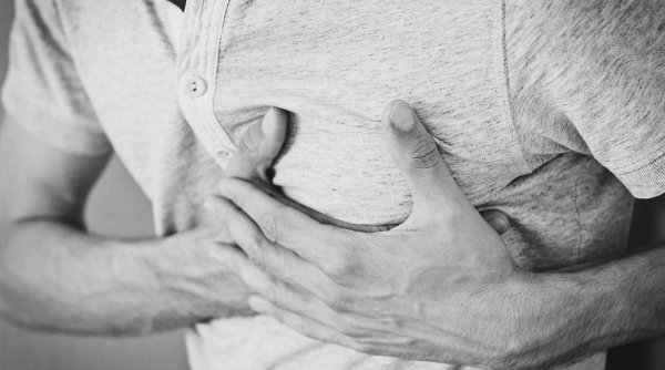 Medic cardiolog: Sunt pacienţi care vin după COVID cu infarct miocardic, pentru că boala le-a sensibilizat arterele 