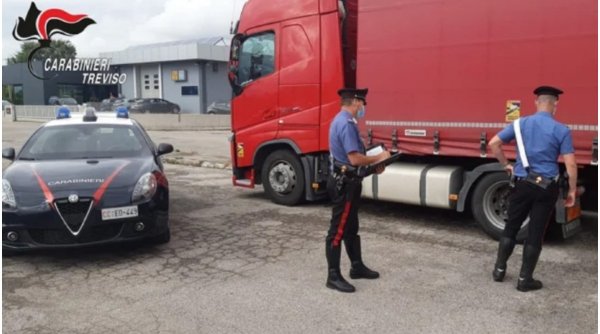 Bătaie cu bâte și cuțite între doi șoferi români de TIR într-o parcare din Italia