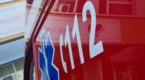 Şoferul unei ambulanţe a pierdut controlul volanului şi a rănit 3 pacienţi pe care îi transporta la dializă, în Teleorman