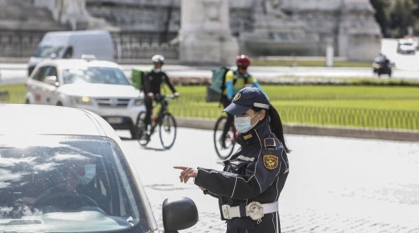 Italia înăsprește restricțiile anti-COVID-19. Sunt vizate călătoriile cu taxiul, trenul și autobuzul