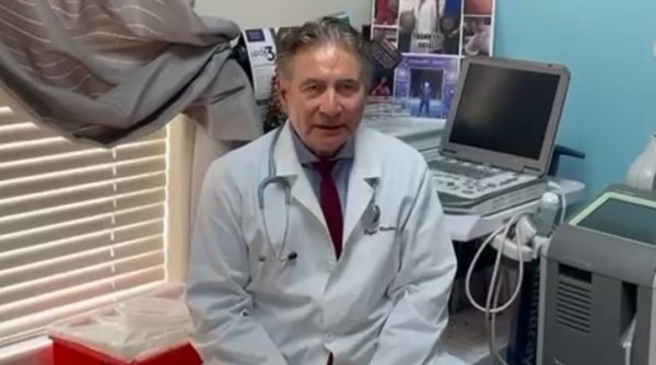 Un medic român din SUA și-a tratat pacienții COVID cu un mix special de medicamente: 