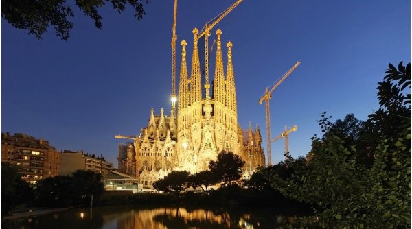 A fost inaugurat cel de al nouălea turn al bazilicii Sagrada Familia, din Barcelona