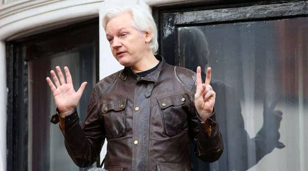 Julian Assange a suferit un accident vascular cerebral în prima zi a apelului la Înalta Curte