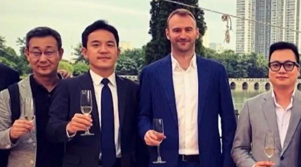 roman avere afaceri asia dubai