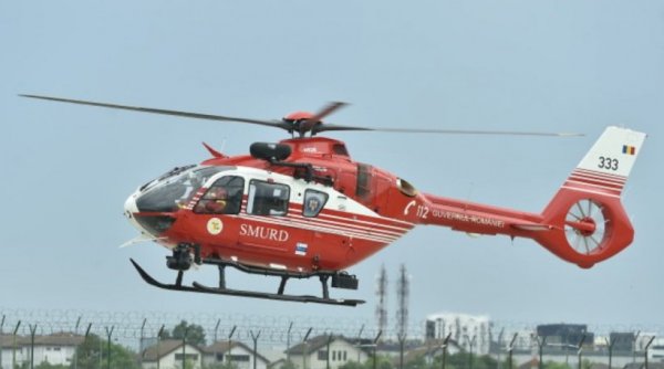 Un elicopter SMURD a întrerupt un meci de fotbal pentru a prelua o persoană rănită