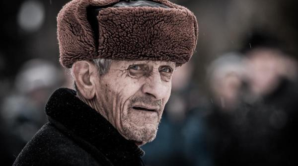 familie romani sechestrat 10 ani batran italia cheltuit pensia