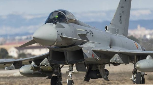 MApN: Alte trei avioane Eurofighter Typhoon au aterizat la Mihail Kogălniceanu