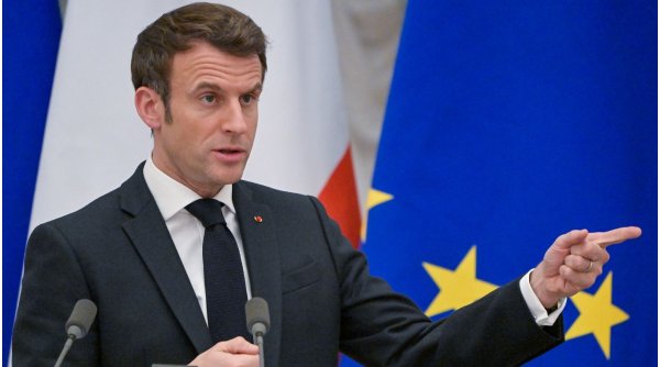 Emmanuel Macron avertizează că vor veni perioade ”dificile” dacă Marine Le Pen câștigă alegerile