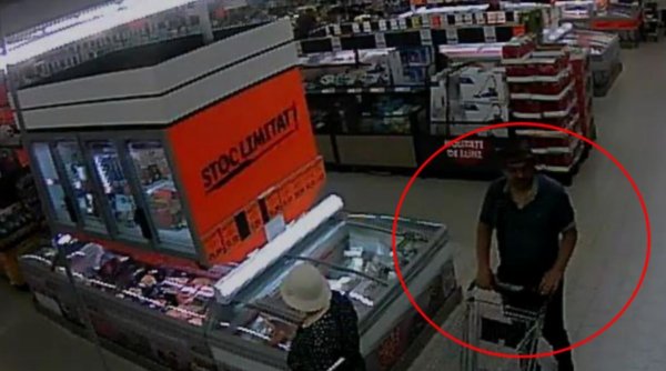Poliția caută un bărbat care a lovit un copil, în fața unui magazin din Sibiu. Agresiunea a fost filmată