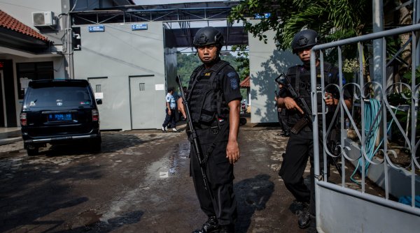 10 persoane au fost împușcate în Indonezia, dintre care 9 au murit