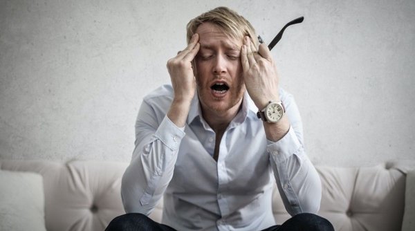 Ce să faci când suferi de migrenă, când pielea este sensibilă și doare?
