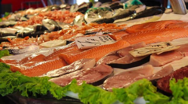 Noi scumpiri ameninţă buzunarele românilor. 80% din peștele din România provine din import. Ce spun producătorii