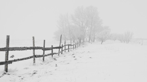 Lapoviță și ninsoare în România, din acest weekend! Temperaturile scad brusc