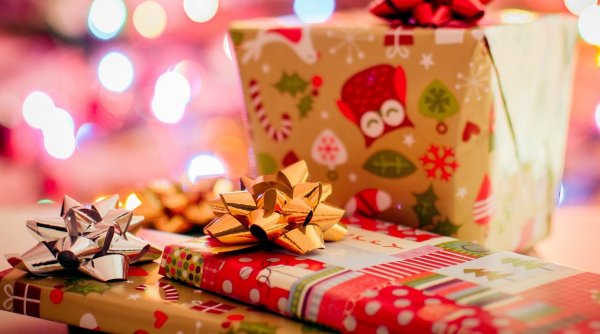 Locuri inedite unde românii ţin ascunse cadourile pentru Crăciun