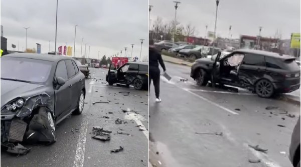 Mașini de lux, făcute praf într-un accident produs în parcarea unui mall din București