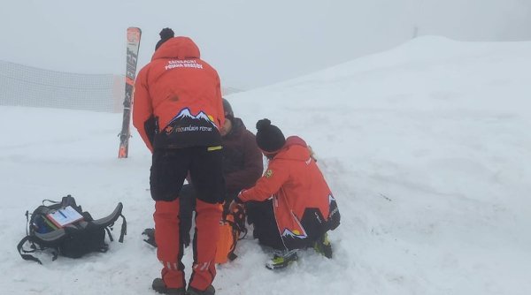 O persoană a fost rănită, după ce a schiat pe o pârtie închisă din Poiana Braşov | Avertismentul salvamontiştilor