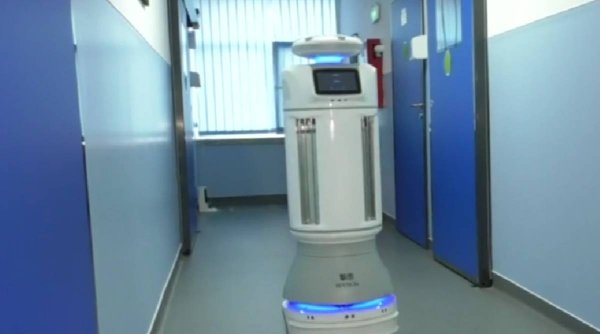Roboţi de ultimă generaţie care asigură curăţenia în spitalele din România