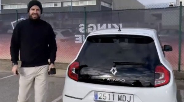 Gerard Pique și-a cumpărat o mașină Twingo, ca reacţie la noua melodie a Shakirei