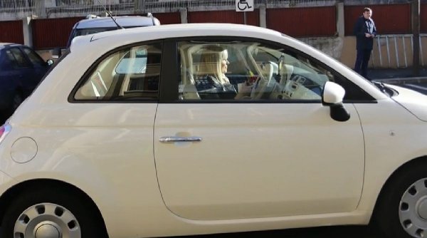 Mașina Elenei Udrea, vândută cu 5.000 de euro. Terenurile nu sunt dorite de nimeni