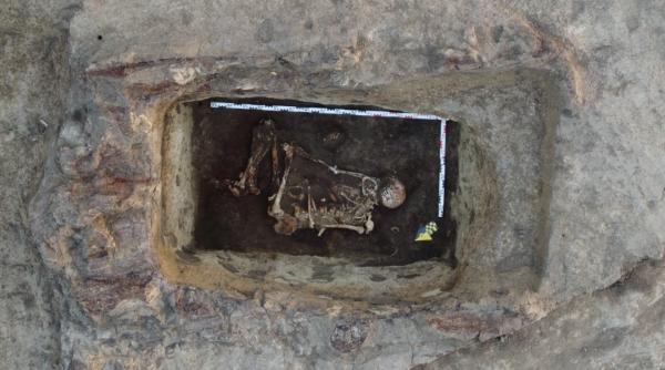 schelet uman 3 000 ani descoperit arheologi botosani