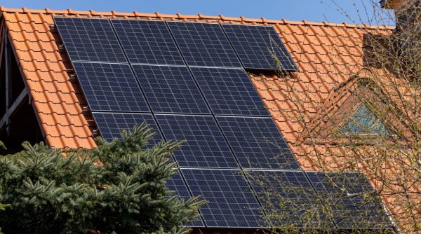 Noi reguli pentru panouri fotovoltaice. Înscrierile la 