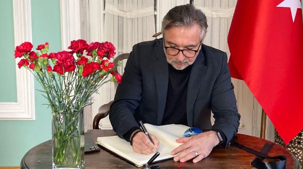 Ministrul Culturii a semnat în Cartea de condoleanțe, deschisă la Ambasada Turciei la București: 