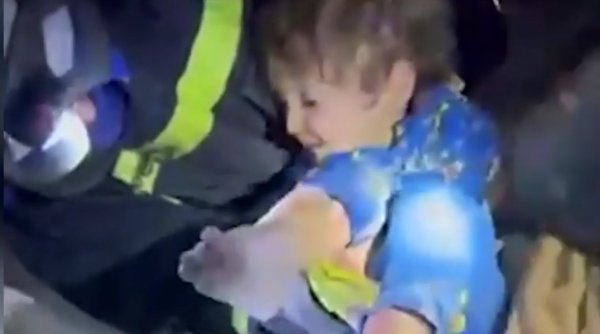 Copil de trei ani, salvat de pompierii moldoveni la peste 75 de ore de la cutremurul devastator din Turcia