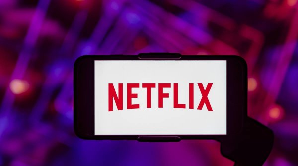 Taxă extra pentru cei care împart contul de Netflix: Măsurile luate în patru țări pentru a împiedica partajarea