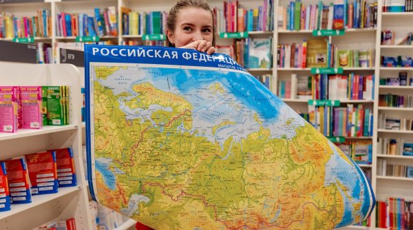 Harta lumii, cu noile graniţe trasate de Vladimir Putin, la mare căutare în librăriile din Rusia