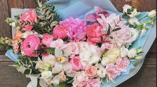 Atunci când urmează aniversarea unei persoane dragi, apelează la o florărie online din București