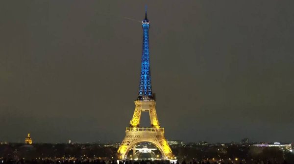Turnul Eiffel, iluminat în culorile Ucrainei | 