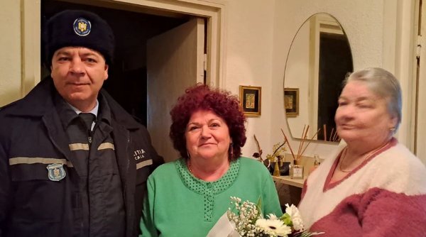O bătrână din Neamț a fost amendată fiindcă a strâns gunoaiele din fața blocului. A doua zi, poliţiştii i-au adus flori la ușă
