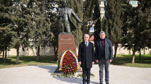 Marcel Ciolacu a depus flori la monumentul lui George Enescu din Baku