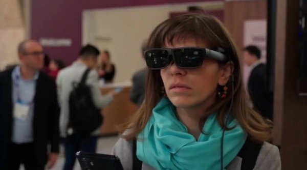 Cum arată ochelarii care ajută orbii să citească sau poliţistul robot | A început cel mai important Târg european de Tehnologie