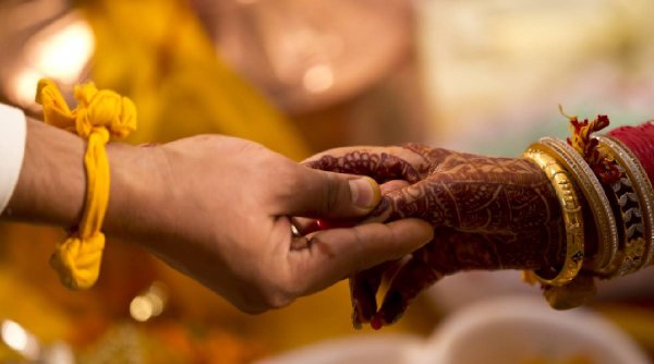 O mireasă din India a fost înlocuită de sora sa la nuntă, după ce a murit în timpul ceremoniei