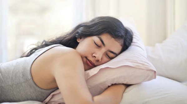 Insomnia, o problemă care poate ascunde anumite boli grave. Cât de mult ne îmbătrânește lipsa somnului
