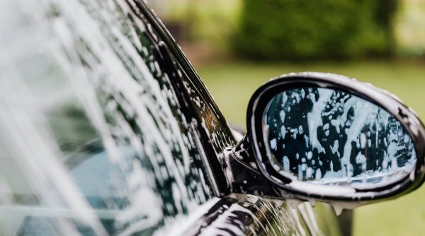 Cum să speli mașina ca un profesionist: Ghid de auto detailing acasă