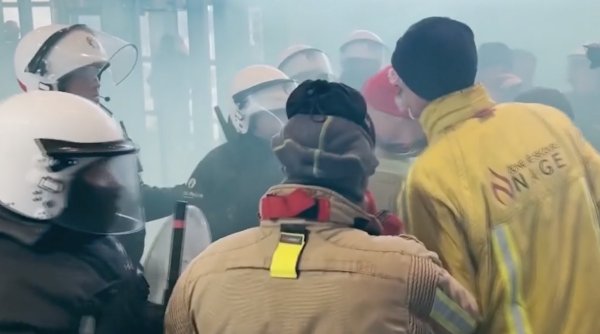 Pompierii belgieni au intrat cu forţa în clădirea Comisiei Europene din Bruxelles, în timp ce protestau față de condițiile de muncă