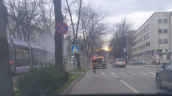 Unul dintre noile tramvaie turcești aduse la Timișoara a luat foc în mers. Înăuntru se aflau 20 de călători
