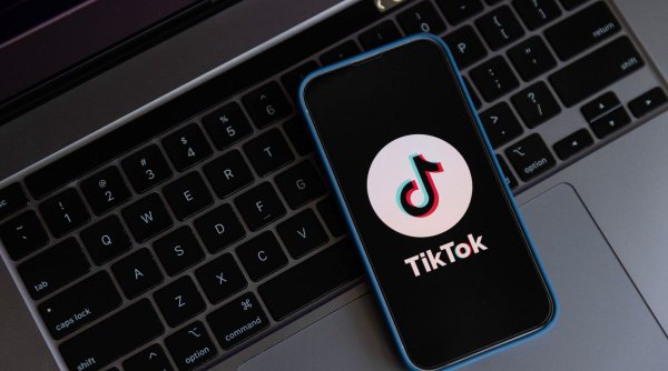 Aplicaţia TikTok ar putea fi interzisă pentru toată lumea | 