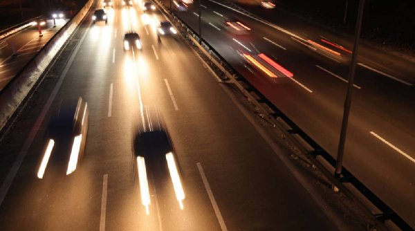 Proiect: Amenzi de 5.000 de lei pentru șoferii care conduc noaptea mașini zgomotoase, în București