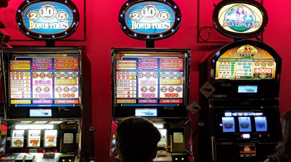 Dependenţa de jocuri de noroc face ravagii. Explozie de cazuri la psihologi