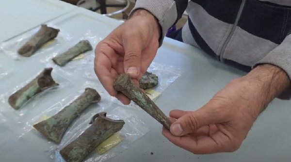 Doi bărbaţi din Alba au găsit un depozit de bronzuri de peste 3.000 de ani