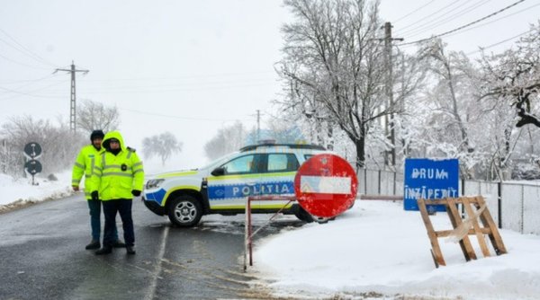 Mai multe tronsoane de drumuri naţionale au fost închise în patru judeţe din ţară, din cauza zăpezii sau a vizibilității scăzute