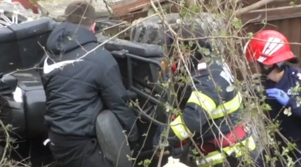 O tânără s-a răsturnat cu ATV-ul și a rămas prinsă sub el, în Mehedinți