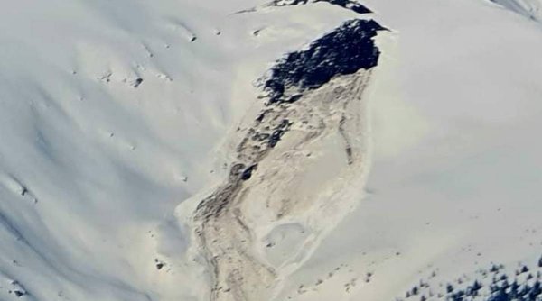 Avalanșă masivă în Munții Rodnei: Imaginile captivante surprinse de la înălțime