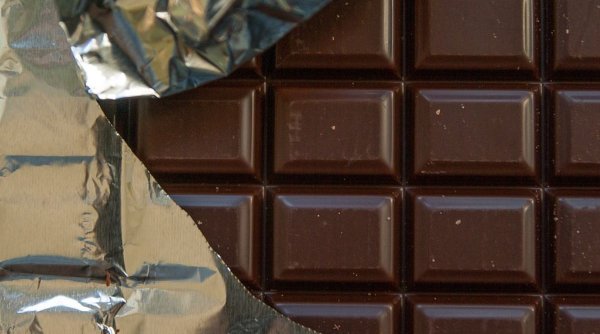 Motivul pentru care o femeie trebuie să dăruiască peste 130.000 de batoane de ciocolată într-o lună