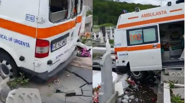 ambulanta peste morminte in cimitir soferul a uitat sa traga frana de mana