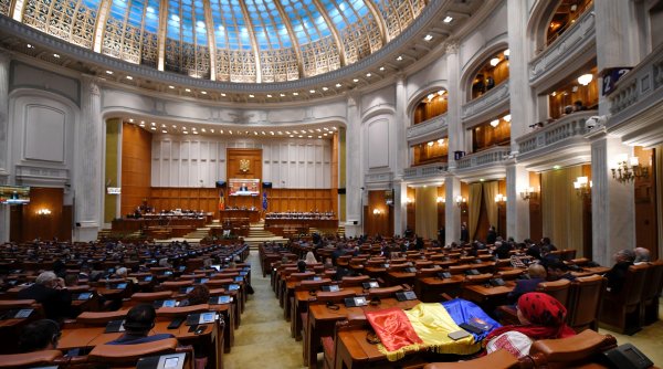România are un număr aproape egal de secretari de stat şi parlamentari